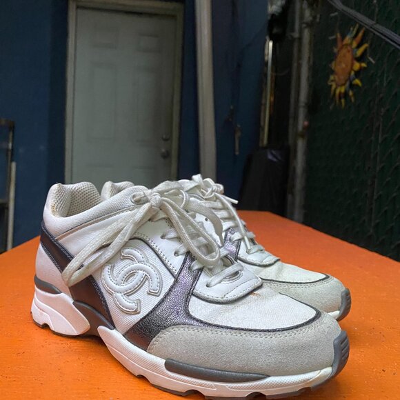 Chanel CC Logo Sneakers. - Picture 3 of 7